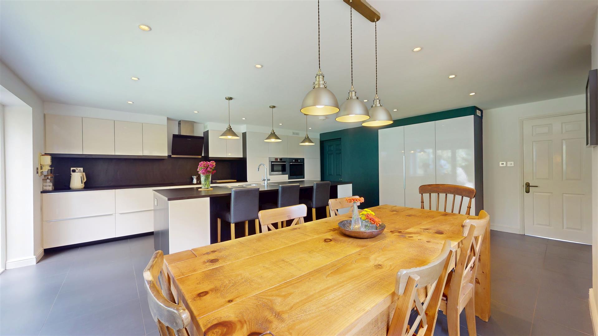 5 bed property in Hindemith Gardens, Old Farm Park Milton Keynes